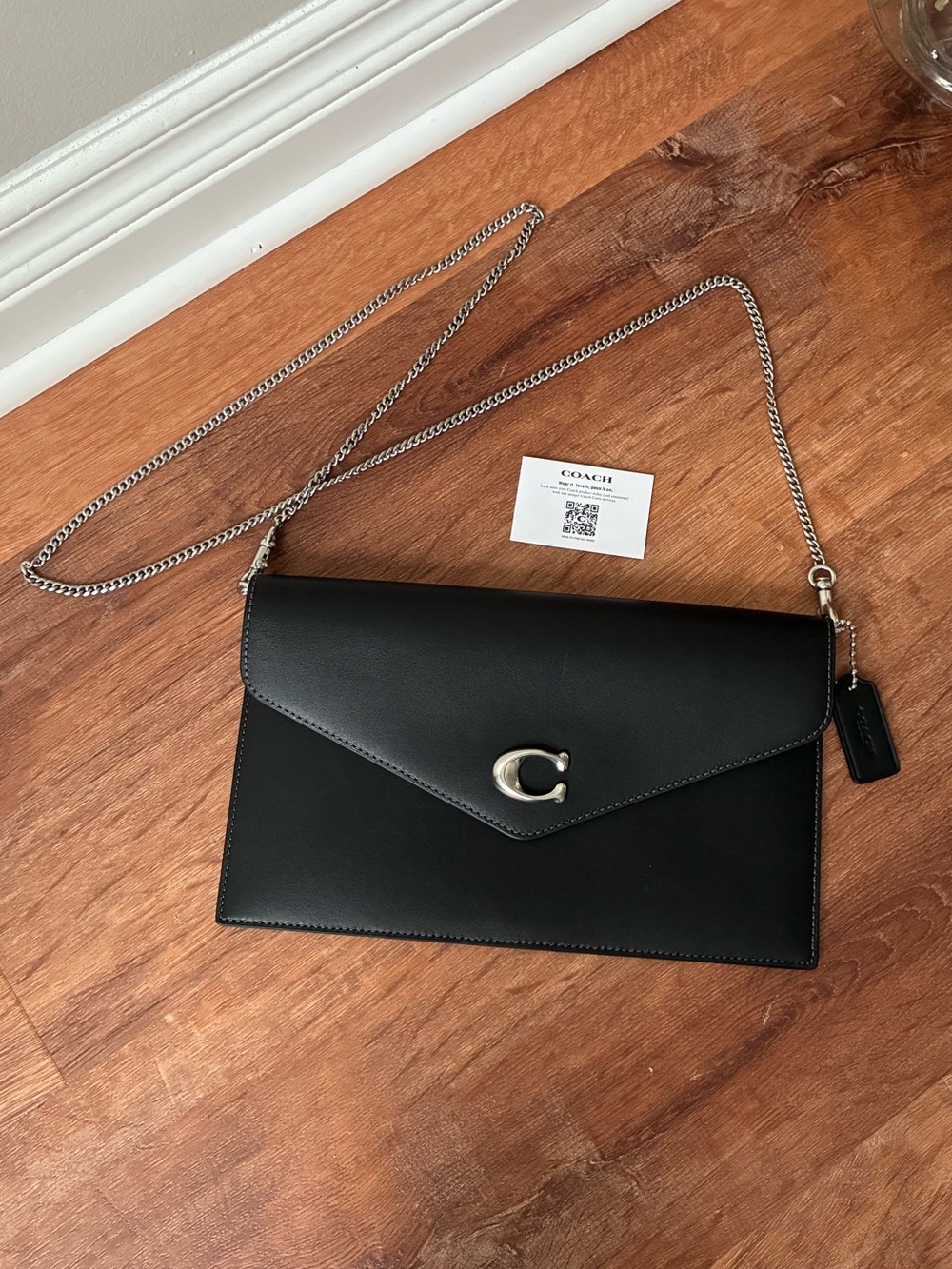 Coach Essential Small Leather Clutch Chain Crossbody Purse